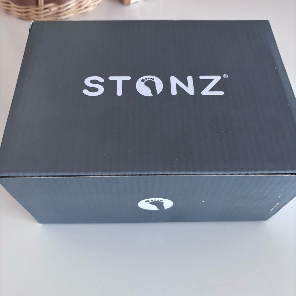 Stonz Black Cruiser Shoe Box